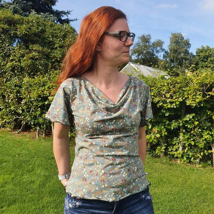 Shirt in Wasserfalloptik